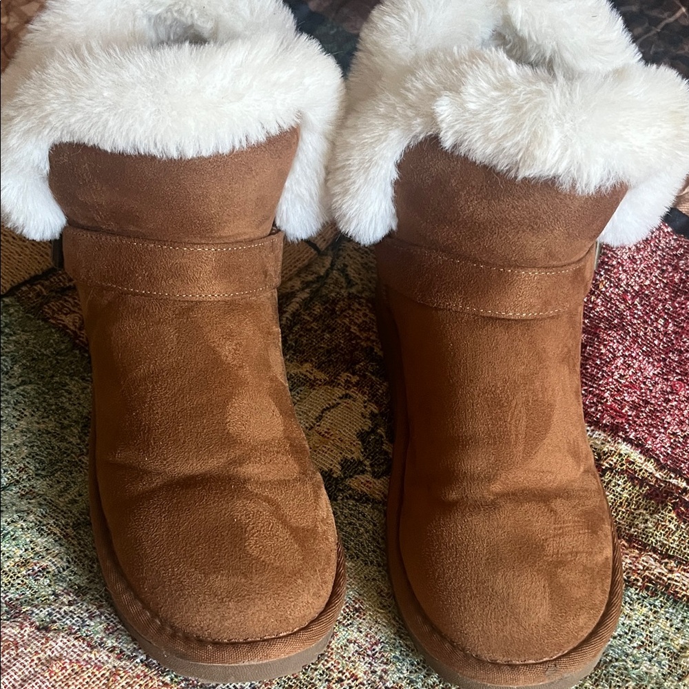Source Unknown Brown and White Shearling Boots